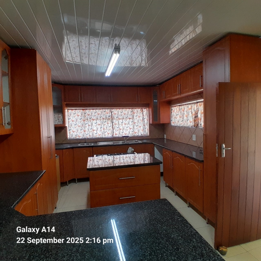 5 Bedroom Property for Sale in Bodorp North West